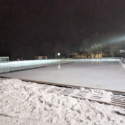 Eisbahn Steina am Abend
